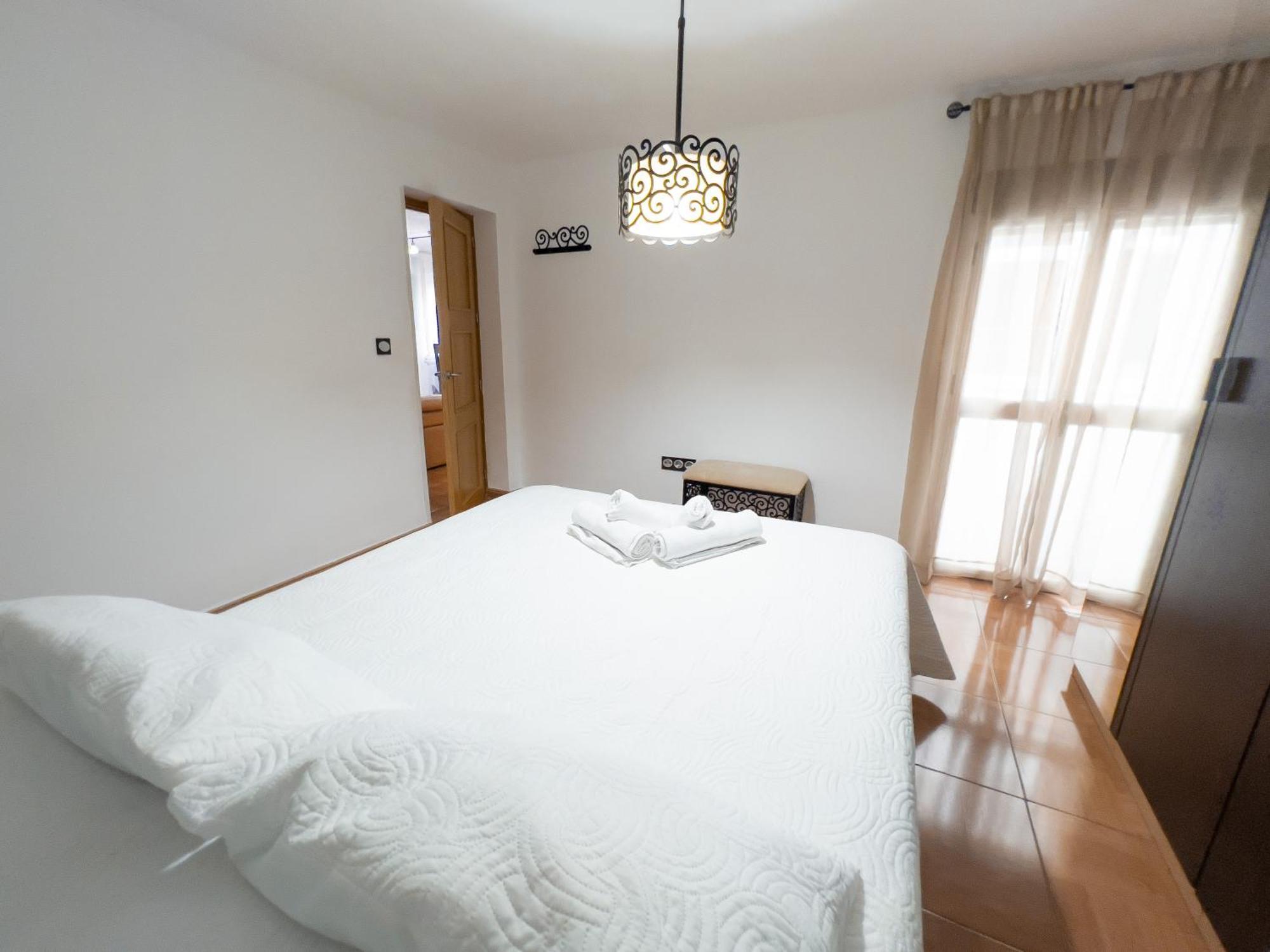 Apartamento Al-Alba Apartment กอร์โดบา ภายนอก รูปภาพ